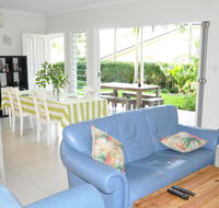 MODERN 3 BEDROOM APARTMENT IN TRADITIONAL QUEENSLANDER  PATIO LEAFY YARD POOL - Tweed Heads Accommodation
