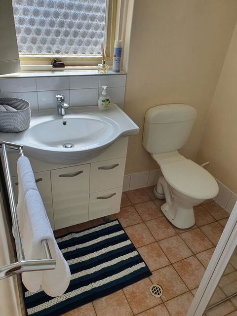 Modern Cosy Studio Close To QEH + Adelaide CBD + Airport + Beaches - Tweed Heads Accommodation 1