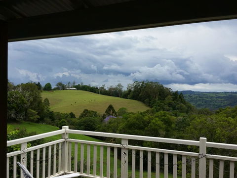 Montville House On The Hill - Tweed Heads Accommodation 3