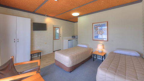 Motel Meneres - Tweed Heads Accommodation 2