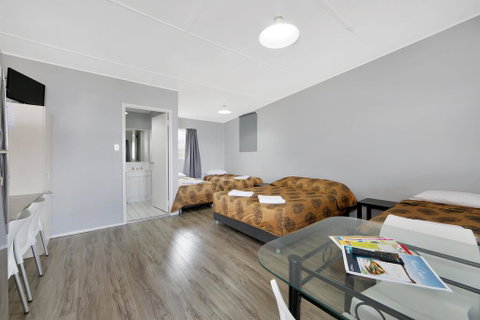 Ned Kelly's Motel - Tweed Heads Accommodation 3