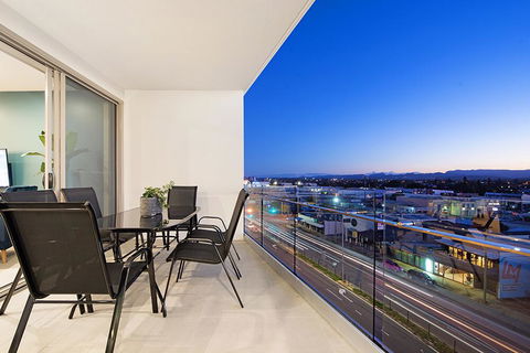 NEO Apartments Mermaid Beach - Tweed Heads Accommodation 2