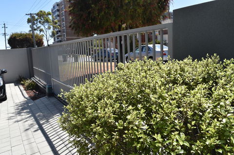 Central Executive Townhouse - Tweed Heads Accommodation 11