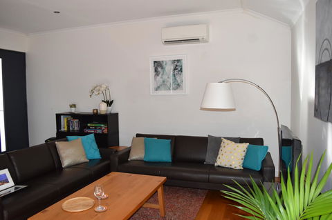 Central Executive Townhouse - Tweed Heads Accommodation 13