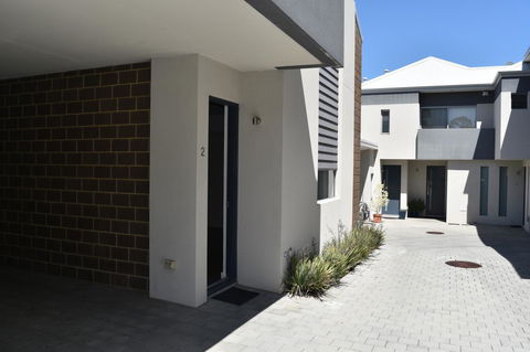 Central Executive Townhouse - Tweed Heads Accommodation 5