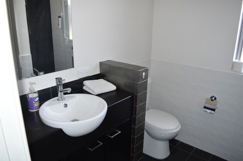 Central Executive Townhouse - Tweed Heads Accommodation 8