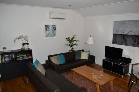 Central Executive Townhouse - Tweed Heads Accommodation 4