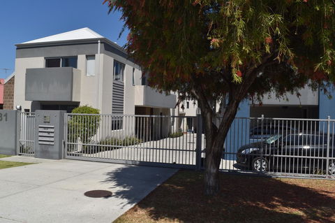 Central Executive Townhouse - Tweed Heads Accommodation 0