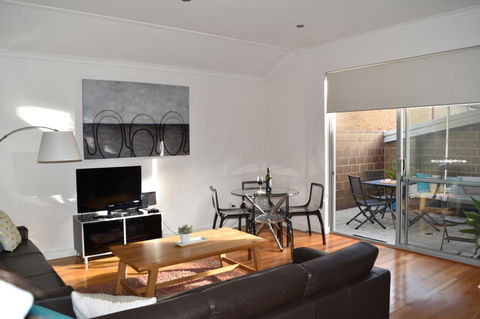 Central Executive Townhouse - Tweed Heads Accommodation 1