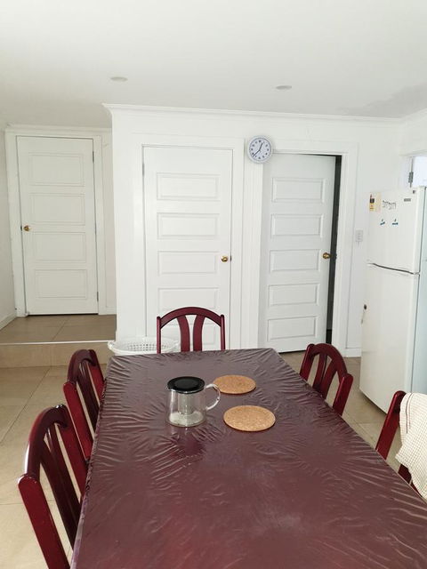 DIANELLA Budget Rooms Happy Place To Stay - Tweed Heads Accommodation 10
