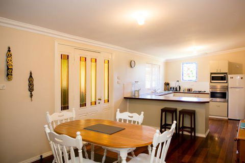 Yvonnes Rest Holiday Home - Tweed Heads Accommodation 0