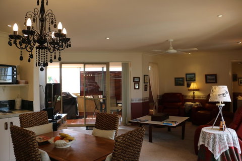 Crossland House - Tweed Heads Accommodation 18