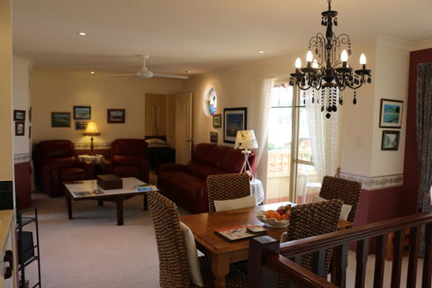 Crossland House - Tweed Heads Accommodation 17