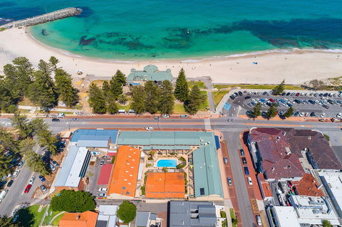 Cottesloe Beach Chalets - Tweed Heads Accommodation 12