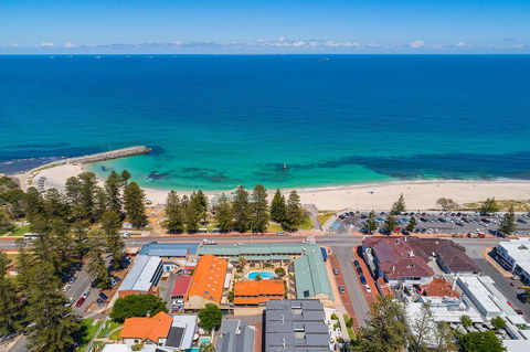 Cottesloe Beach Chalets - Tweed Heads Accommodation 13