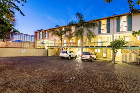 Cottesloe Beach Chalets - Tweed Heads Accommodation 9