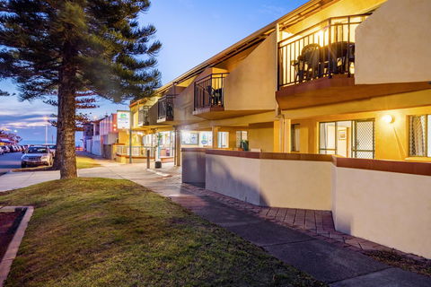 Cottesloe Beach Chalets - Tweed Heads Accommodation 4