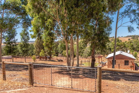 'Bindoon Valley Escape' Cottage - Tweed Heads Accommodation 11