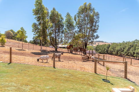 'Bindoon Valley Escape' Cottage - Tweed Heads Accommodation 10