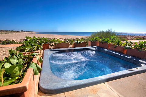 Mantarays Ningaloo Beach Resort - Tweed Heads Accommodation 7