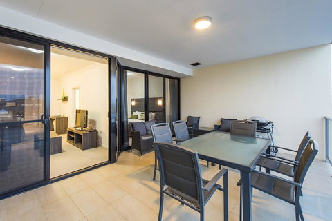 Dolphin Quay Apartments - Tweed Heads Accommodation 37
