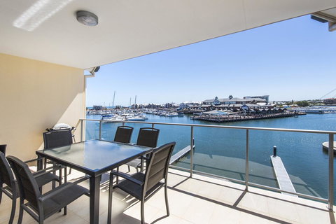 Dolphin Quay Apartments - Tweed Heads Accommodation 36