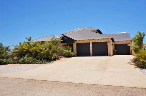 27 Corella Court - Tweed Heads Accommodation 1