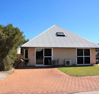 Osprey Holiday Village Unit 103/1 Bed - Perfect short stay apartment with King size bed - Tweed Heads Accommodation