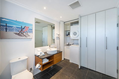 A 406 FANTASTIC OCEAN BEACH And MARINA VIEW APT - MANDURAH - Tweed Heads Accommodation 15