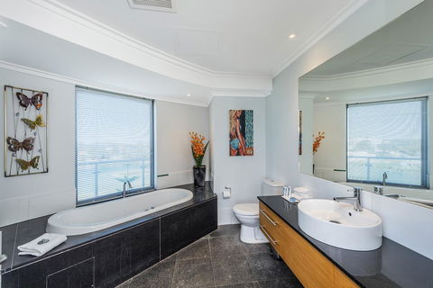 A 406 FANTASTIC OCEAN BEACH And MARINA VIEW APT - MANDURAH - Tweed Heads Accommodation 14