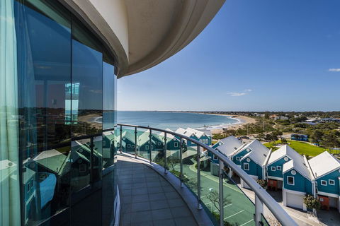 A 406 FANTASTIC OCEAN BEACH And MARINA VIEW APT - MANDURAH - Tweed Heads Accommodation 9