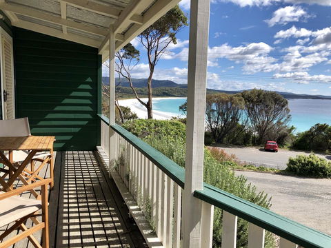 BINALONG BEACH COTTAGE Beachfront At Bay Of Fires Next To Restaurant - Tweed Heads Accommodation 1