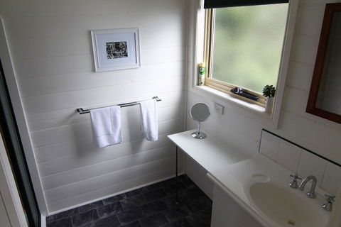 BINALONG BEACH COTTAGE Beachfront At Bay Of Fires Next To Restaurant - Tweed Heads Accommodation 7