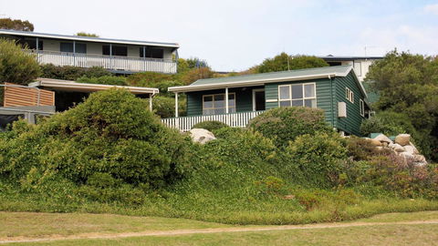 BINALONG BEACH COTTAGE Beachfront At Bay Of Fires Next To Restaurant - Tweed Heads Accommodation 8