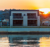 Ulverstone Waterfront Apartments - Tweed Heads Accommodation