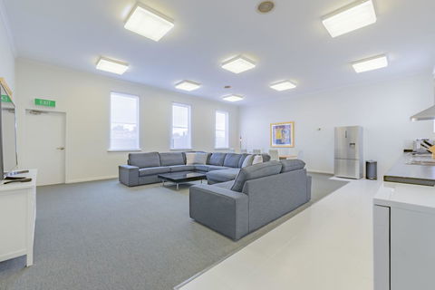 4 Bedroom House - Hobart CBD - Free Parking - Free WIFI - Tweed Heads Accommodation 9