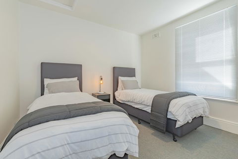 4 Bedroom House - Hobart CBD - Free Parking - Free WIFI - Tweed Heads Accommodation 23