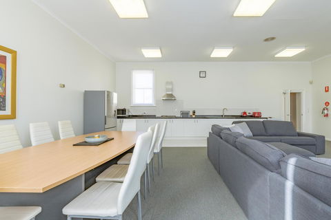 4 Bedroom House - Hobart CBD - Free Parking - Free WIFI - Tweed Heads Accommodation 16