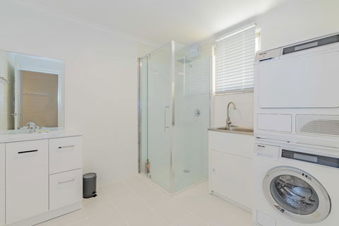 4 Bedroom House - Hobart CBD - Free Parking - Free WIFI - Tweed Heads Accommodation 4