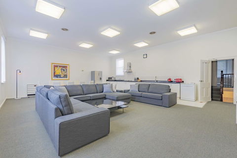 4 Bedroom House - Hobart CBD - Free Parking - Free WIFI - Tweed Heads Accommodation 17
