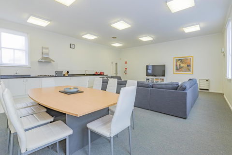4 Bedroom House - Hobart CBD - Free Parking - Free WIFI - Tweed Heads Accommodation 0