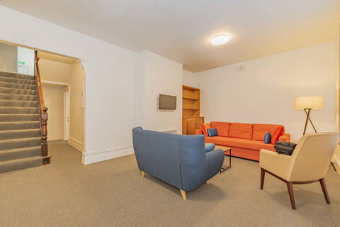 4 Bedroom House - Hobart CBD - Free Parking - Free WIFI - Tweed Heads Accommodation 6
