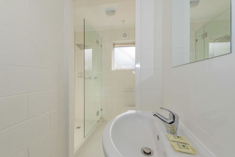 4 Bedroom House - Hobart CBD - Free Parking - Free WIFI - Tweed Heads Accommodation 11