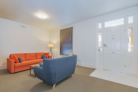 4 Bedroom House - Hobart CBD - Free Parking - Free WIFI - Tweed Heads Accommodation 10