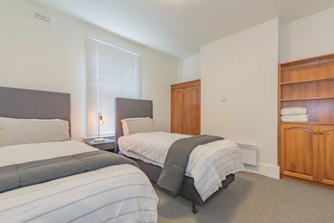 4 Bedroom House - Hobart CBD - Free Parking - Free WIFI - Tweed Heads Accommodation 1
