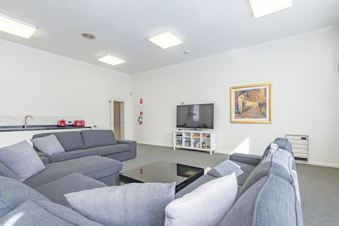 4 Bedroom House - Hobart CBD - Free Parking - Free WIFI - Tweed Heads Accommodation 12