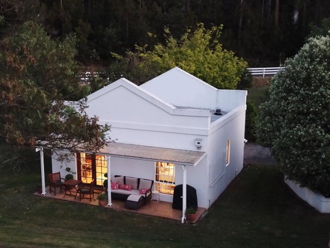Forth River Cottage - Tweed Heads Accommodation 3