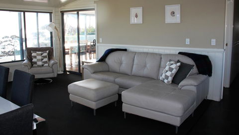 SEA EAGLE COTTAGE Amazing Views Of Bay Of Fires - Tweed Heads Accommodation 5