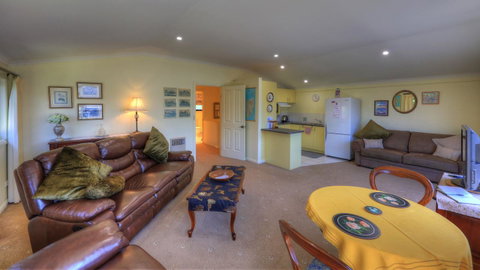 Birchwood On The River - Devonport, Tasmania - Self-Contained And Self-Catering Accommodation - Tweed Heads Accommodation 17