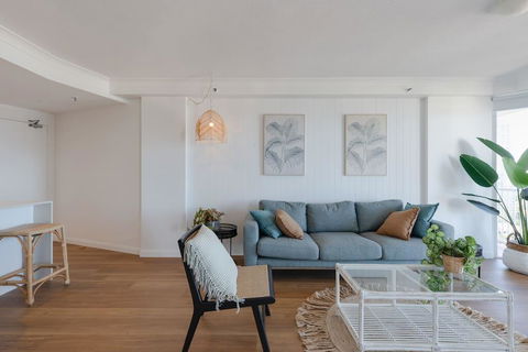 NEW Beautiful 1 Bedroom Beach Views Broadbeach - Tweed Heads Accommodation 1